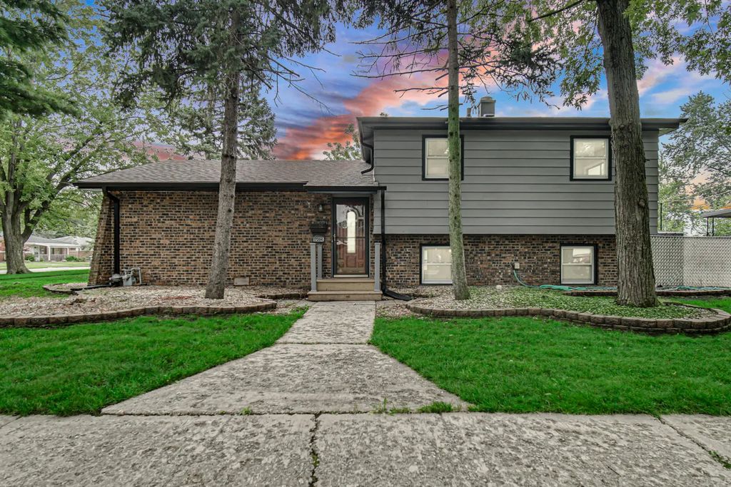 17204 Chicago Avenue, Lansing
