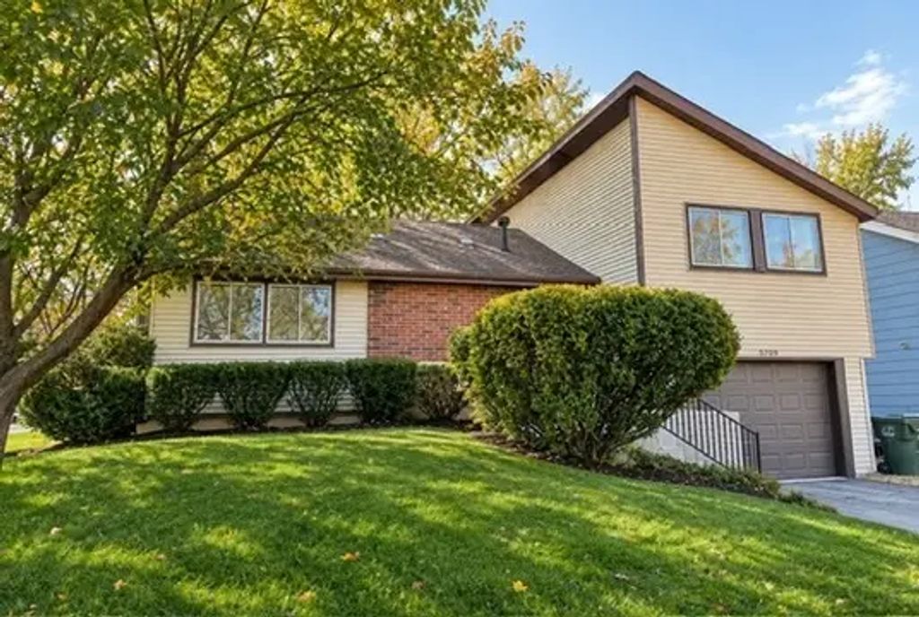 3303 Charlemagne Avenue, Hazel Crest
