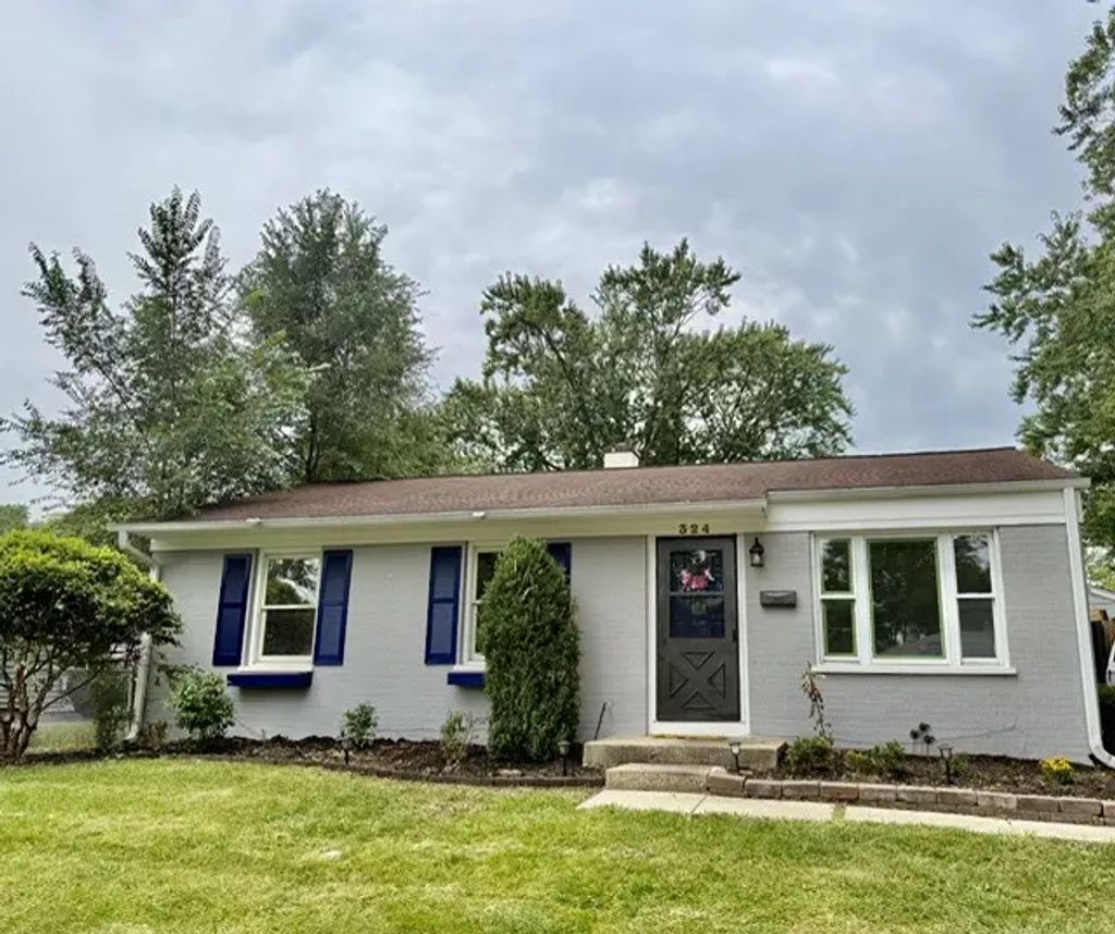 324 Hiawatha Drive, Buffalo Grove