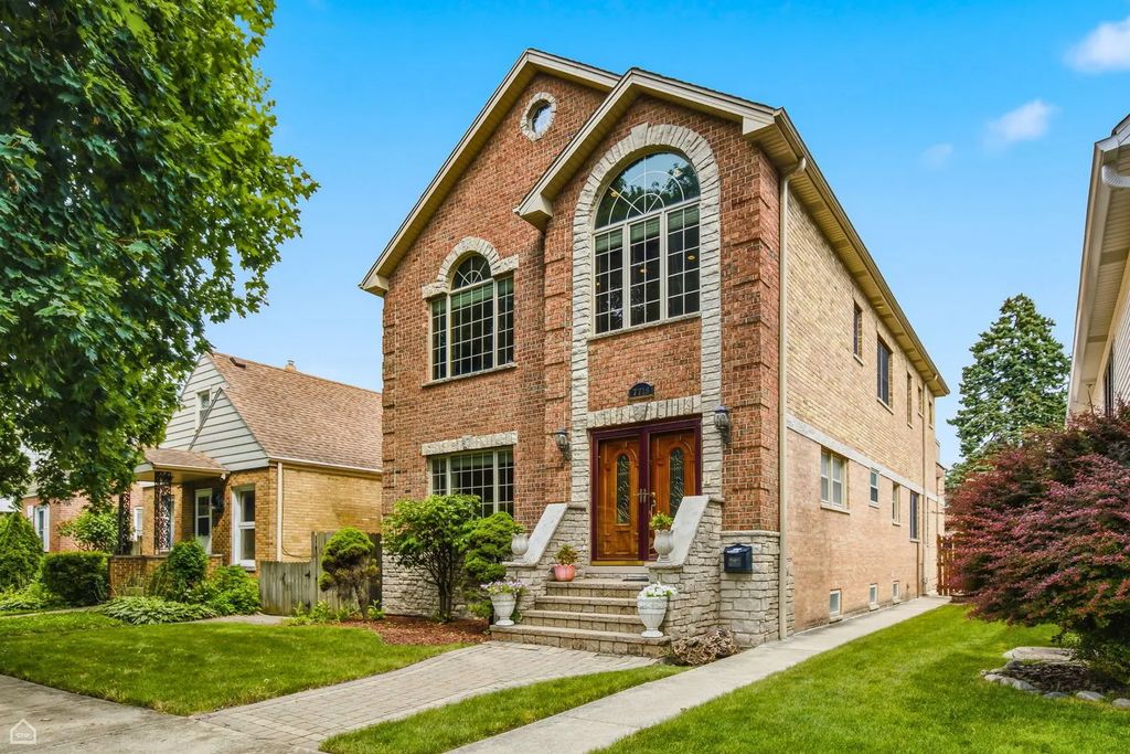 7718 W Farragut Avenue, Chicago, 60656