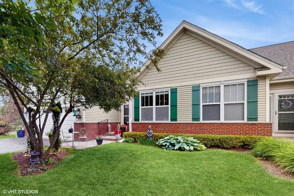 301 W Eagle Court, Waukegan