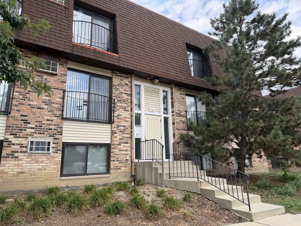 164 S Waters Edge Drive 201, Glendale Heights
