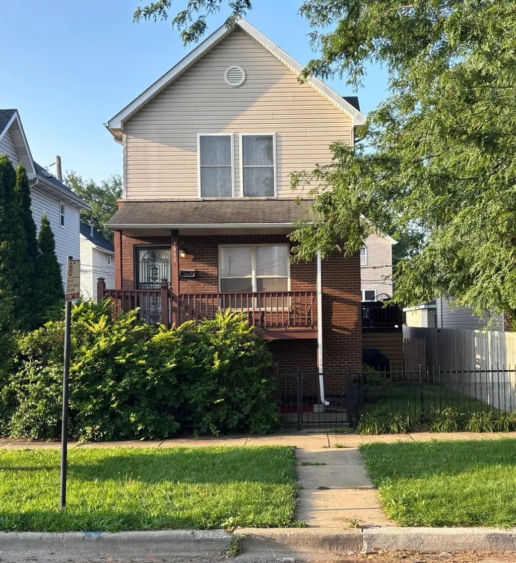 3955 W Huron Street, Chicago
