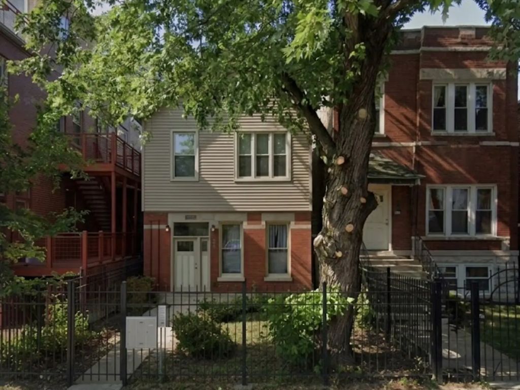 2452 W Arthington Street 1, Chicago