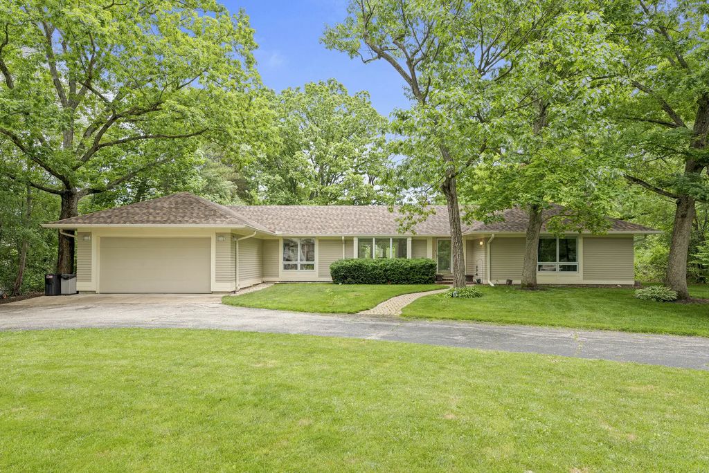 1355 Woodland Lane, Riverwoods