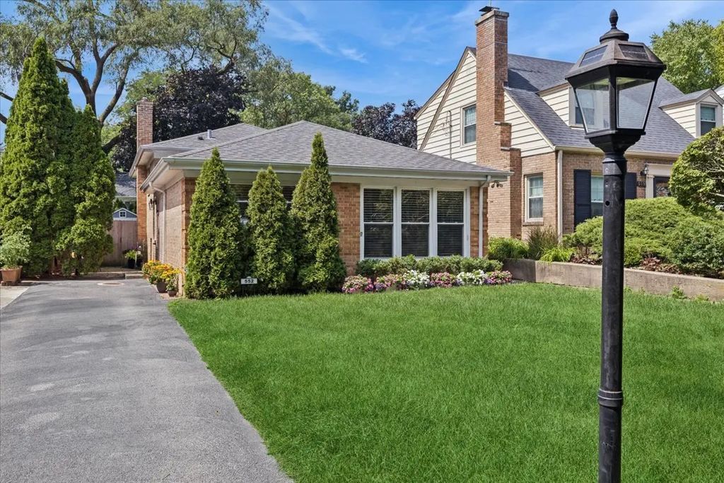 552 Burton Avenue, Highland Park, 60035