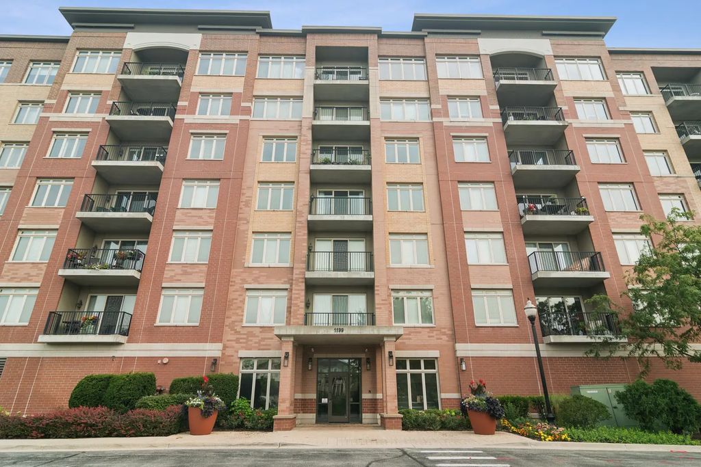1199 E Port Clinton Road 711, Vernon Hills
