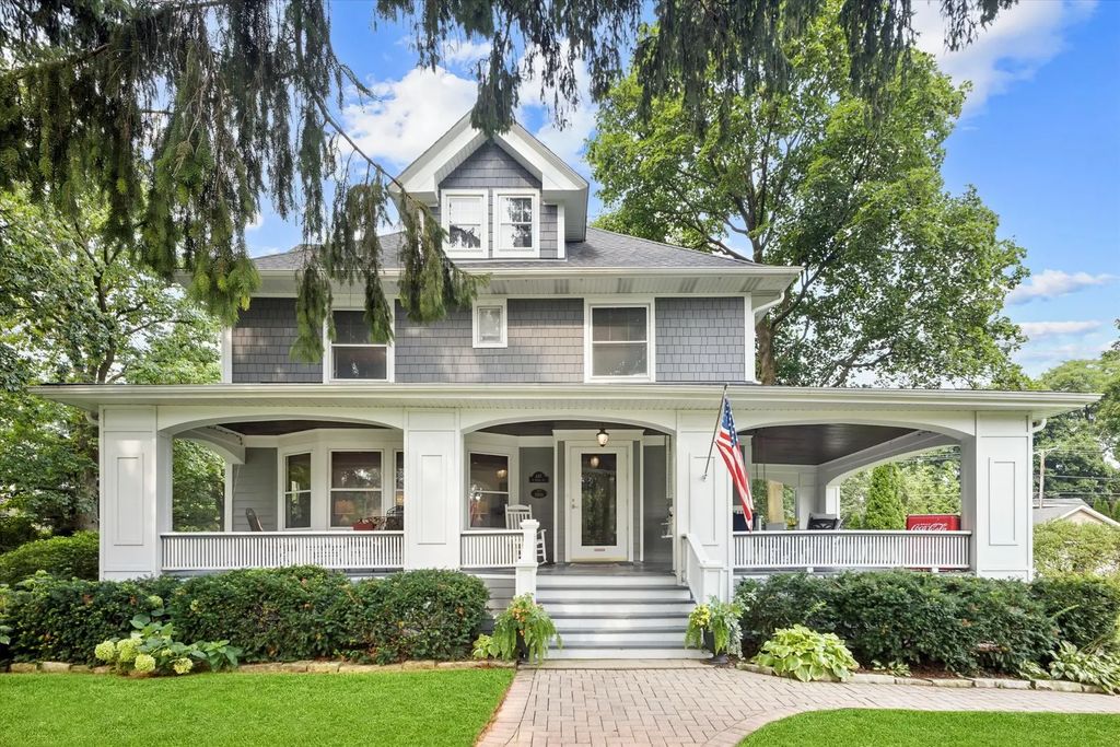 448 S Spring Avenue, La Grange