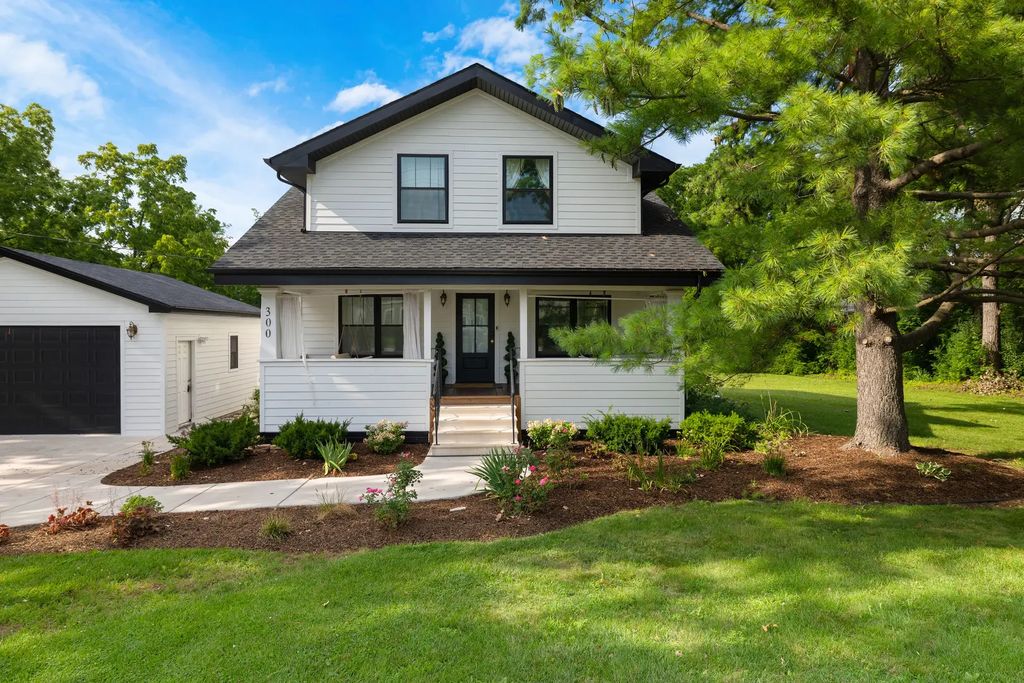 300 Geneva Road, Glen Ellyn