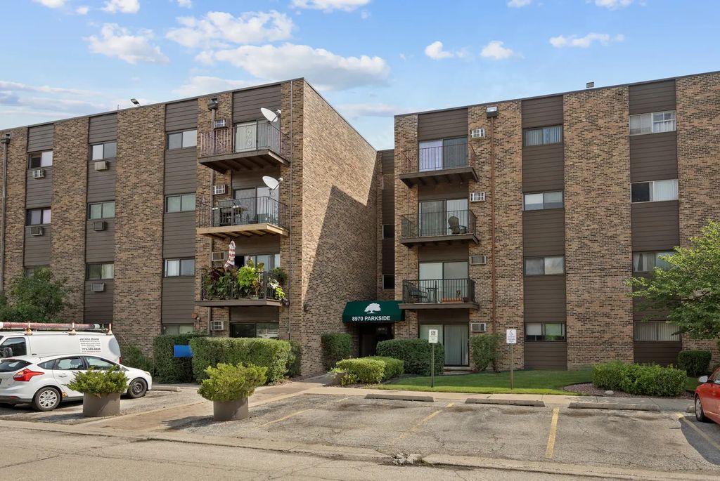 8970 N Parkside Avenue 304, Des Plaines
