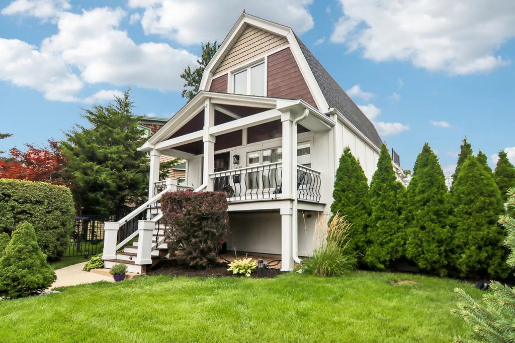 6328 W Addison Street, Chicago, 60634