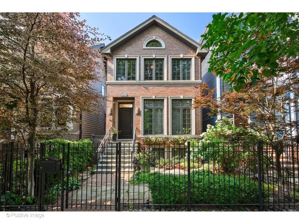 1844 W Barry Avenue, Chicago, 60657
