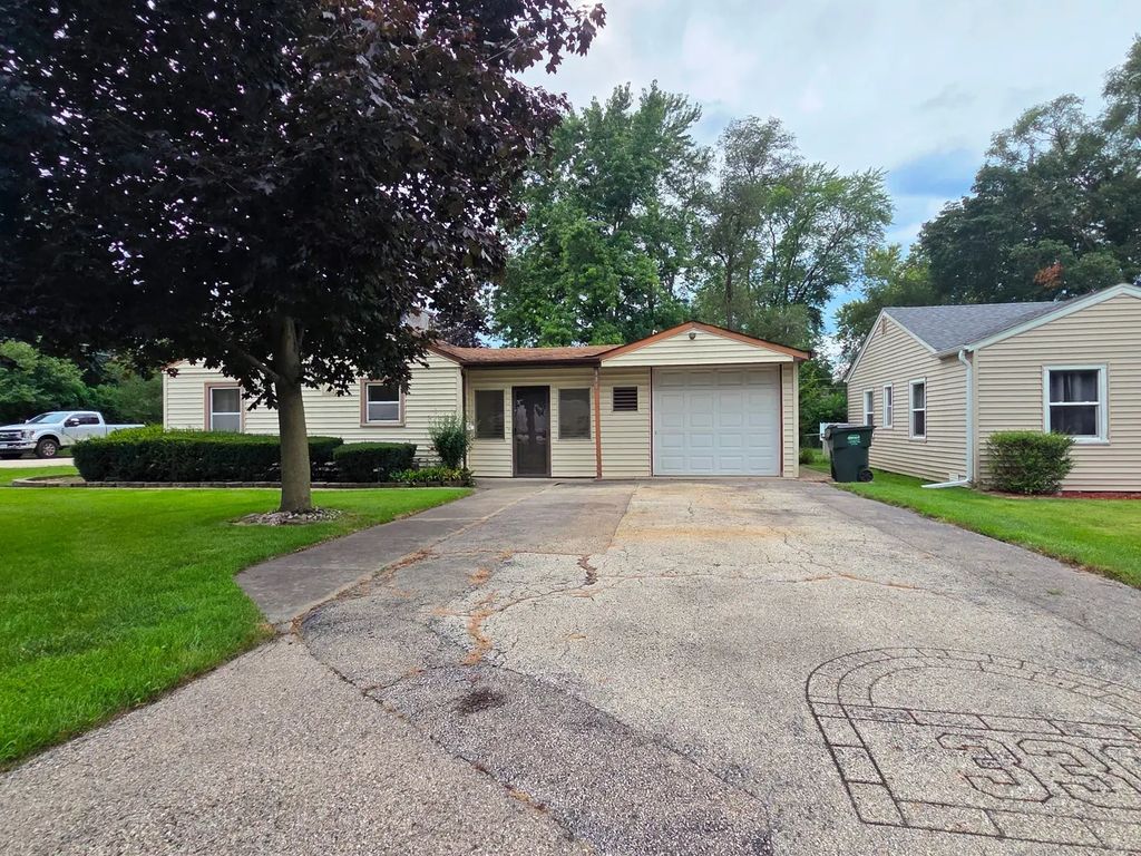 336 E Orchard Street, Mundelein