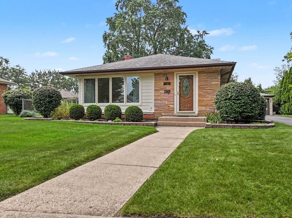 112 N Reuter Drive, Arlington Heights