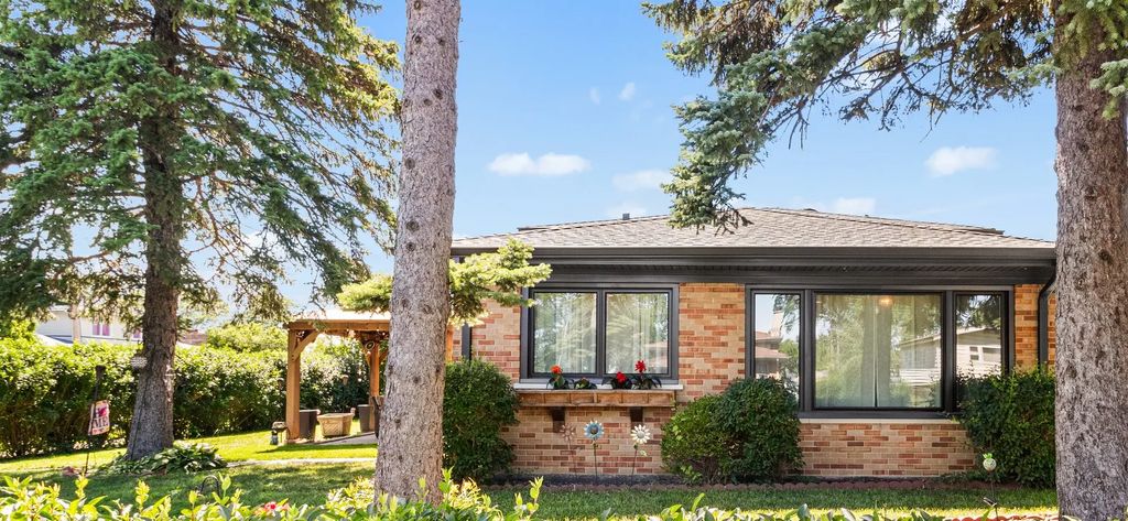 2196 Spruce Avenue, Des Plaines