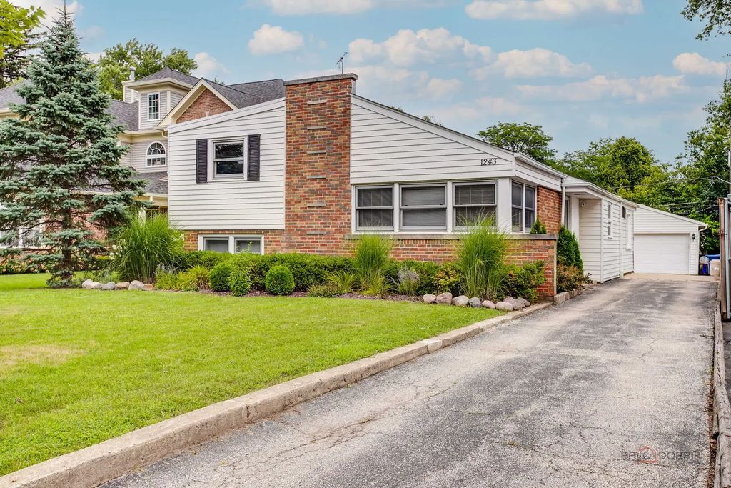 1243 Ridge Road, Highland Park, 60035