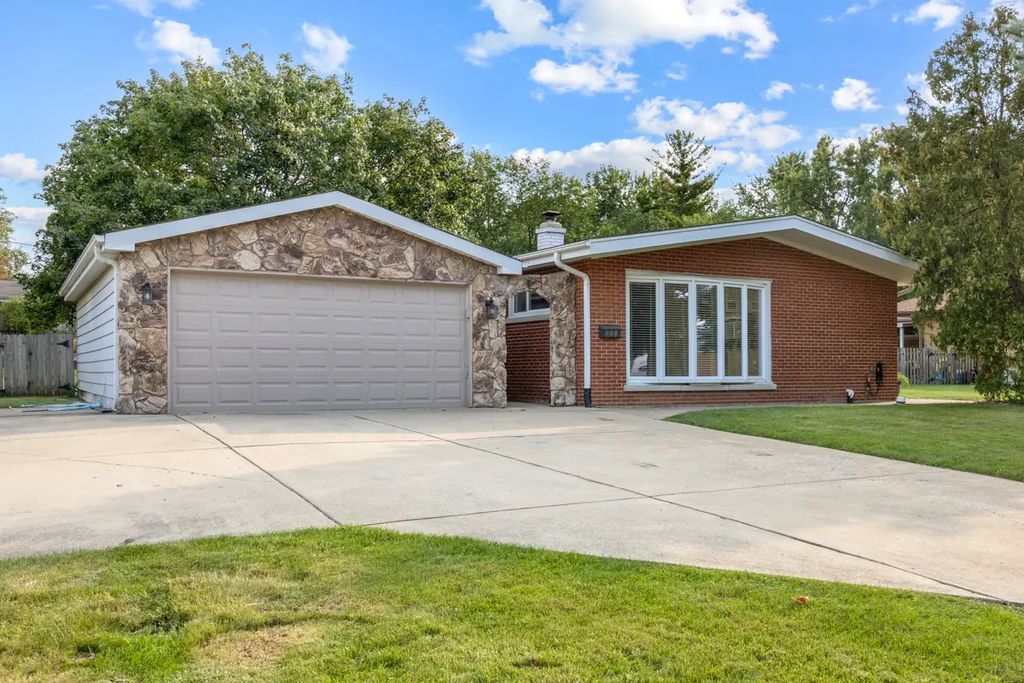 248 E Schick Road, Bloomingdale