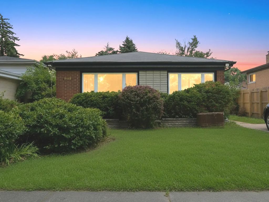 8113 Central Avenue, Morton Grove