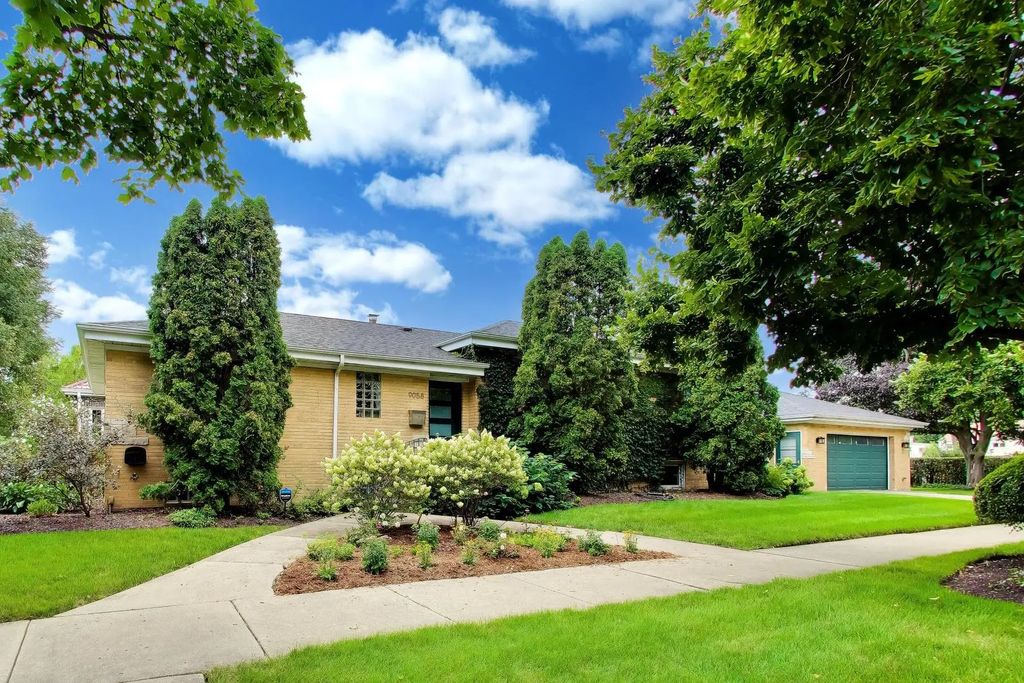 9058 Ewing Avenue, Evanston
