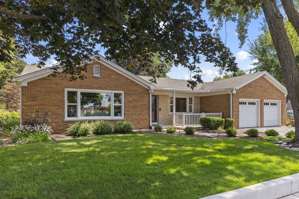 304 S Loomis Street, Naperville