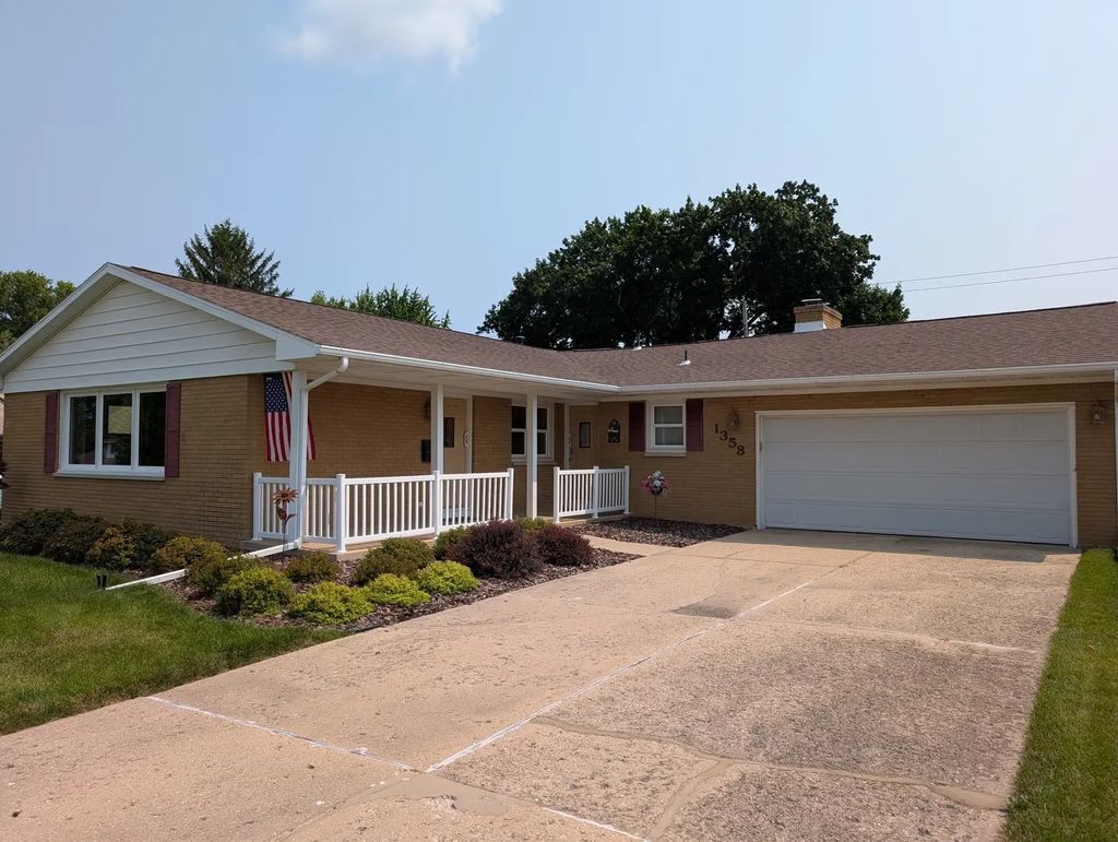 1358 Empire Court, Freeport