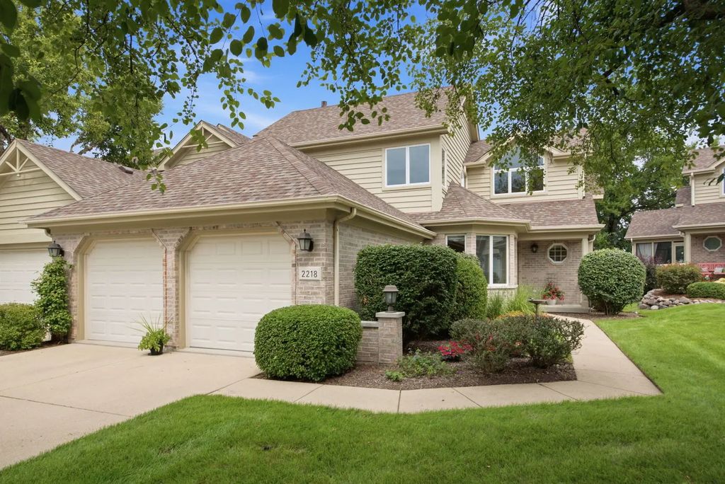 2218 Tamarack Drive, Downers Grove