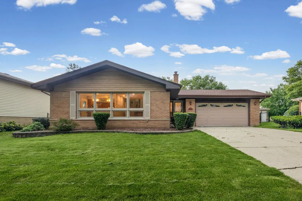 319 Gareth Lane, Schaumburg