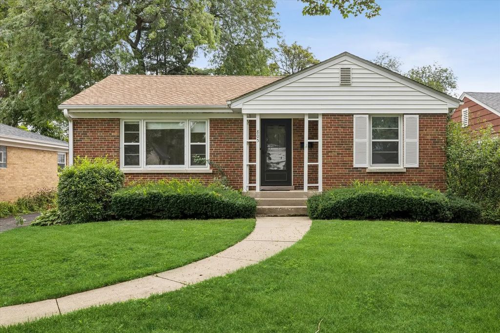 805 N Mitchell Avenue, Arlington Heights