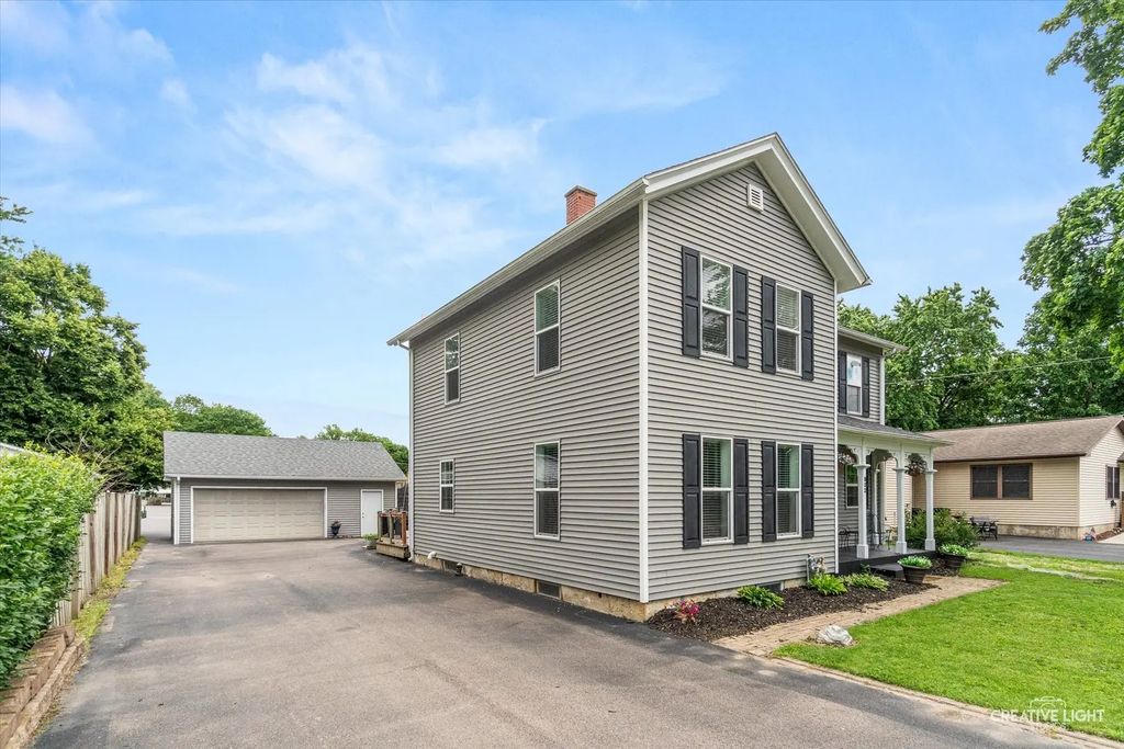 902 N Main Street, Sandwich