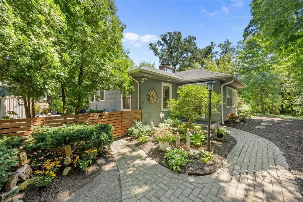 262 Maple Hill Road, Glencoe, 60022