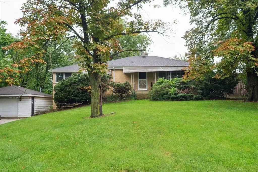 8351 W 99th Street, Palos Hills
