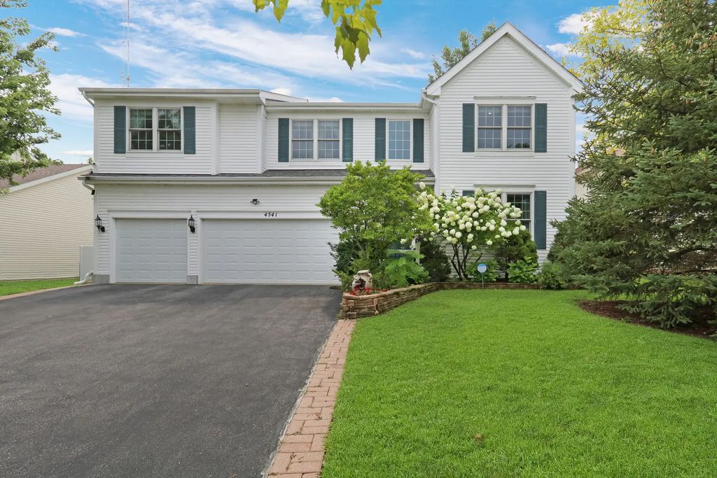4541 W Westchester Lane, Libertyville