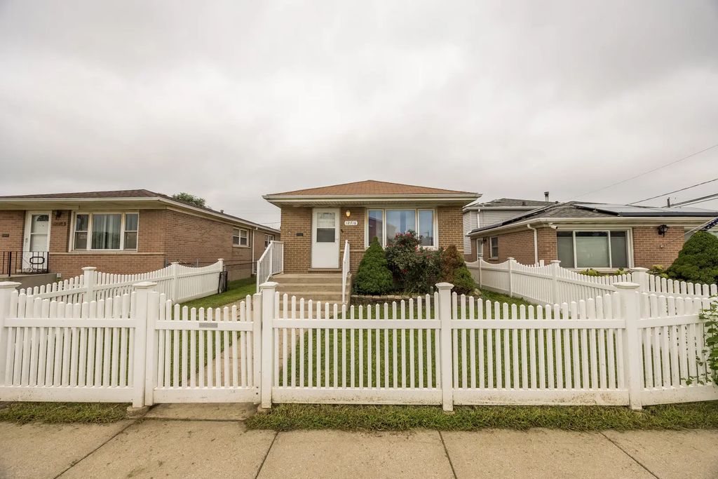 12716 S Saginaw Avenue, Chicago
