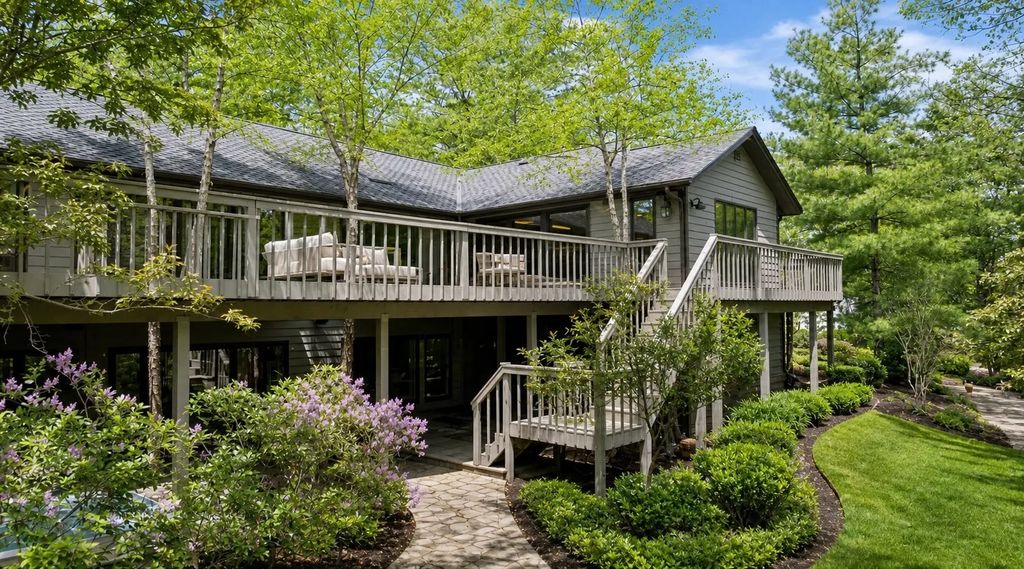 106 Oak Ridge Drive, Burr Ridge, 60527