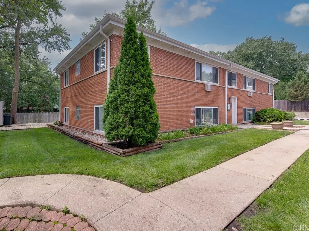 34 N Main Street 1s, Glen Ellyn