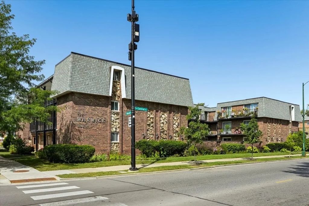 3746 N Central Avenue 3e, Chicago