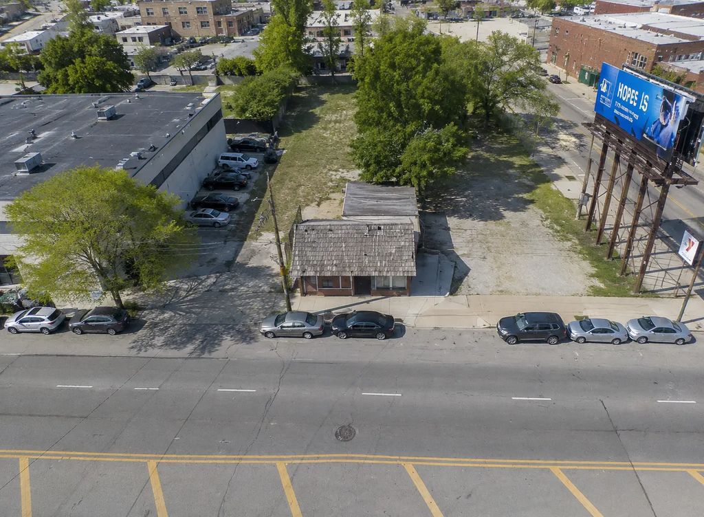 7216 N Western Avenue, Chicago, 60645