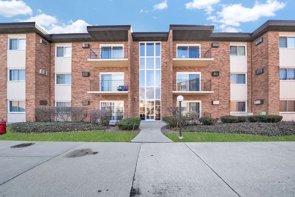 4112 W 98th Street 102, Oak Lawn