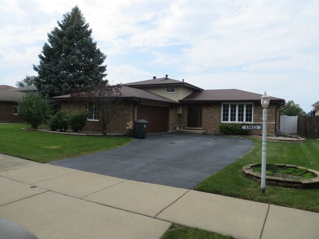15612 Lockwood Avenue, Oak Forest