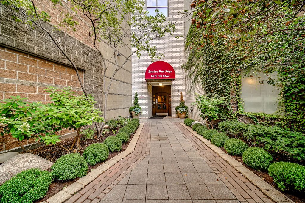 40 E 9th Street 1809, Chicago