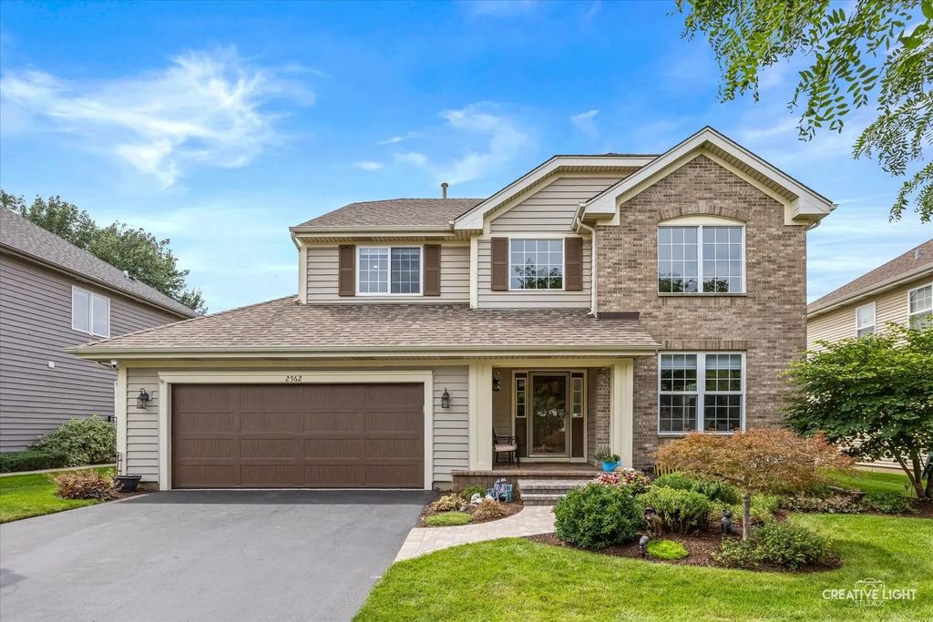 2562 N Jade Avenue, Arlington Heights