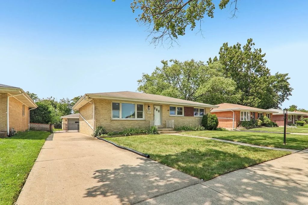 812 N Lincoln Street, Addison