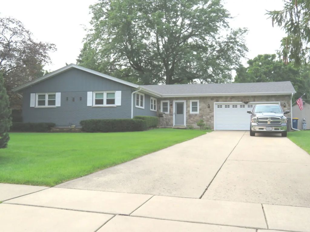 1661 Kimberly Avenue, Elgin