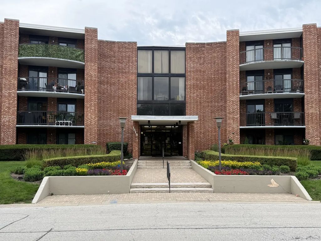 1515 Central Road 319c, Arlington Heights