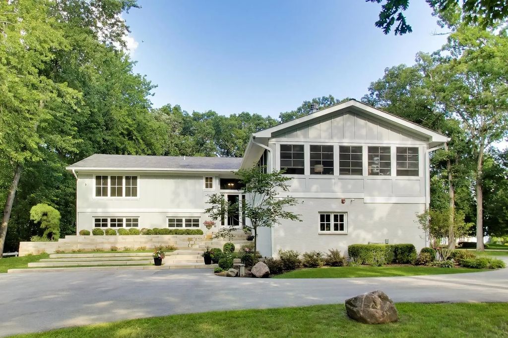 1765 Shore Acres Road, Lake Bluff