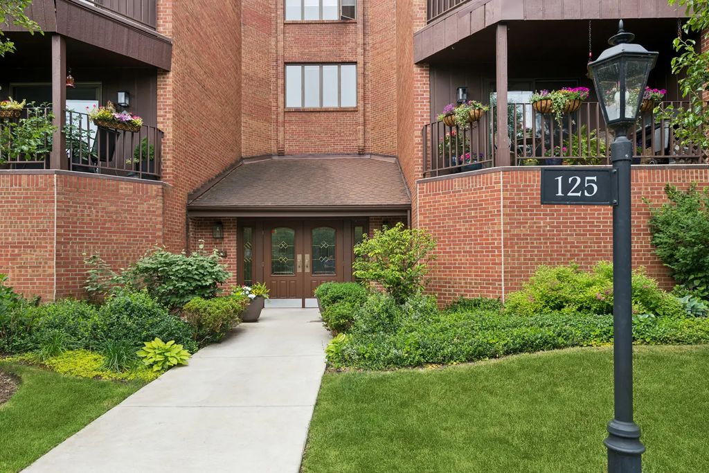 125 Boardwalk Place 201, Park Ridge