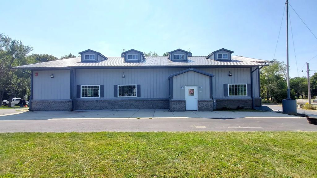 217 W State Road, Island Lake