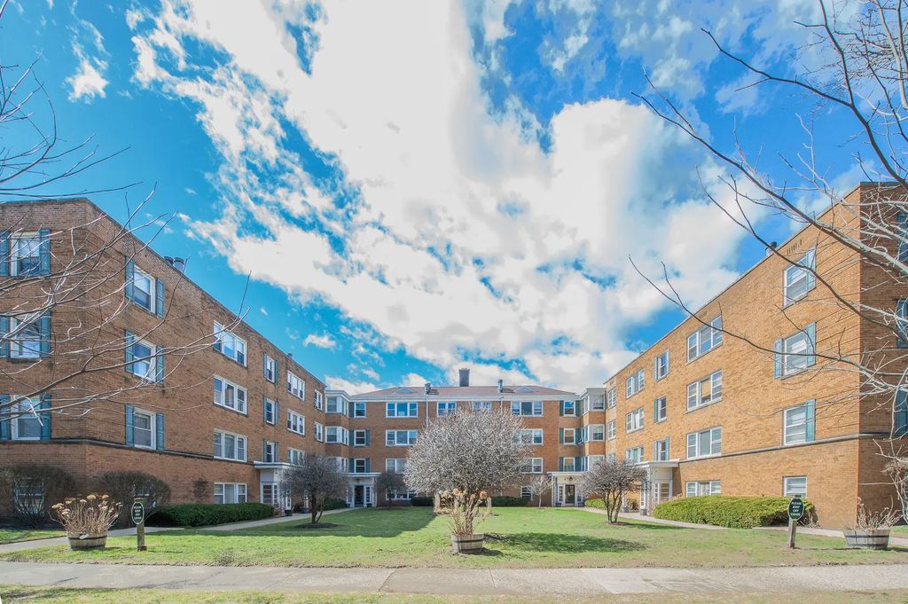 524 Michigan Avenue 1s, Evanston