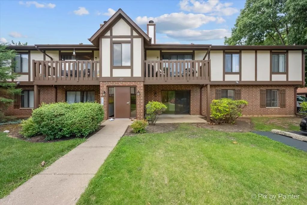 221 Uteg Street C, Crystal Lake