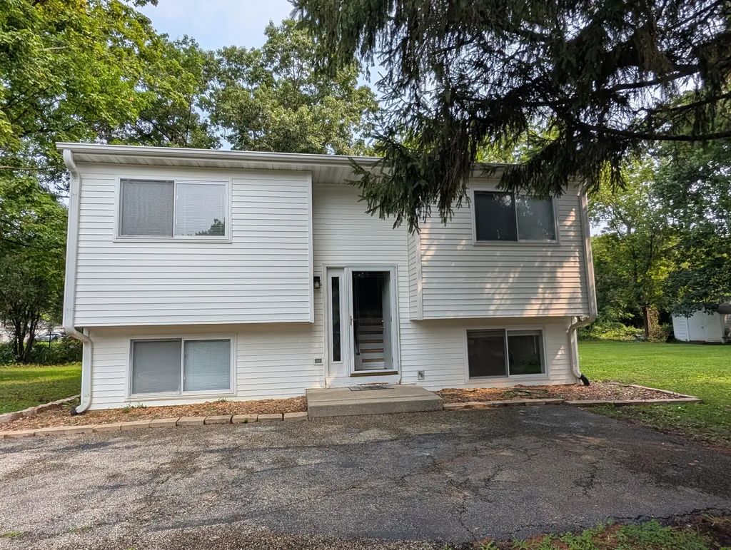 37055 N Capillo Avenue, Lake Villa